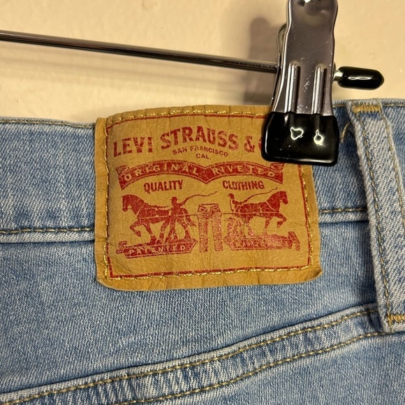 Levi’s Mile High Skinny Light Wash Jean - Picture 7 of 7